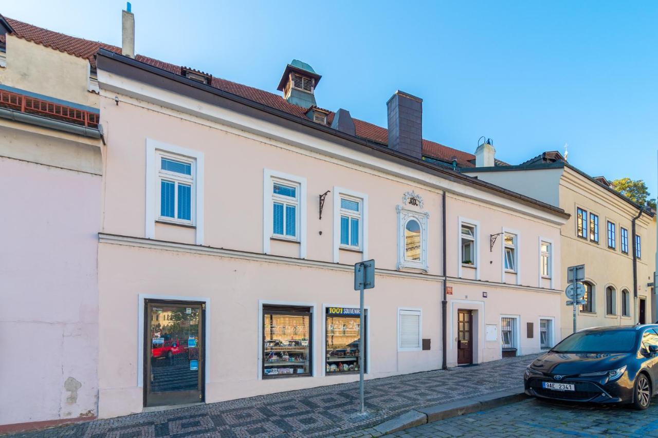 The Bookhouse, 5-bedroom By Castle Lejlighedshotel Prag